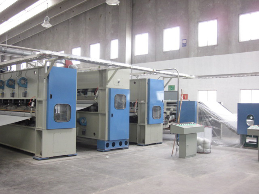 Máy tự động sản xuất vải không dệt bằng polypropylene với tốc độ cao